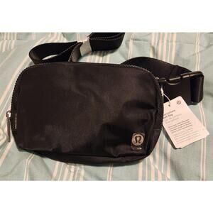 NWT Lululemon 1L black Everywhere Belt Bag